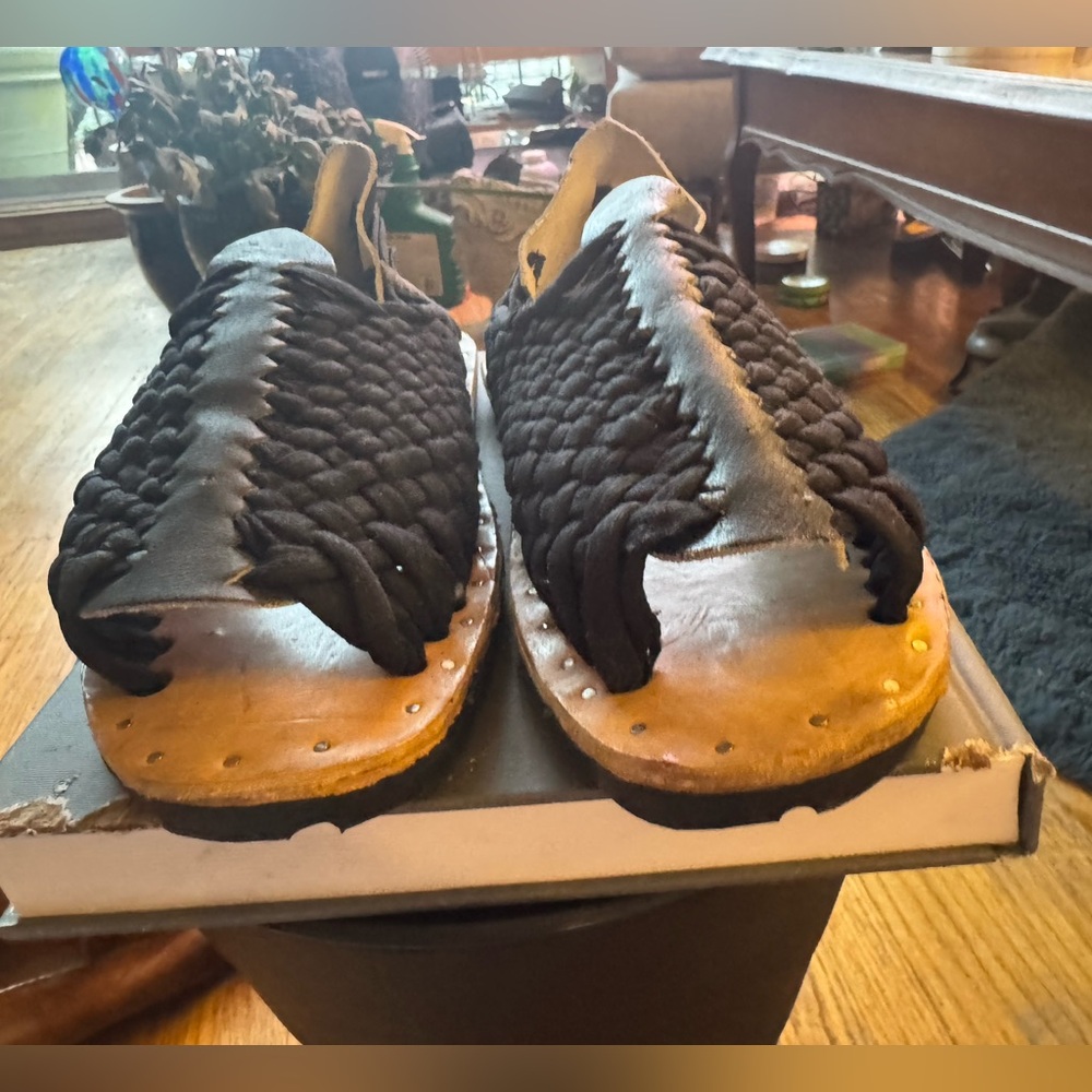 BLACK HUARACHES - Picture 3 of 7